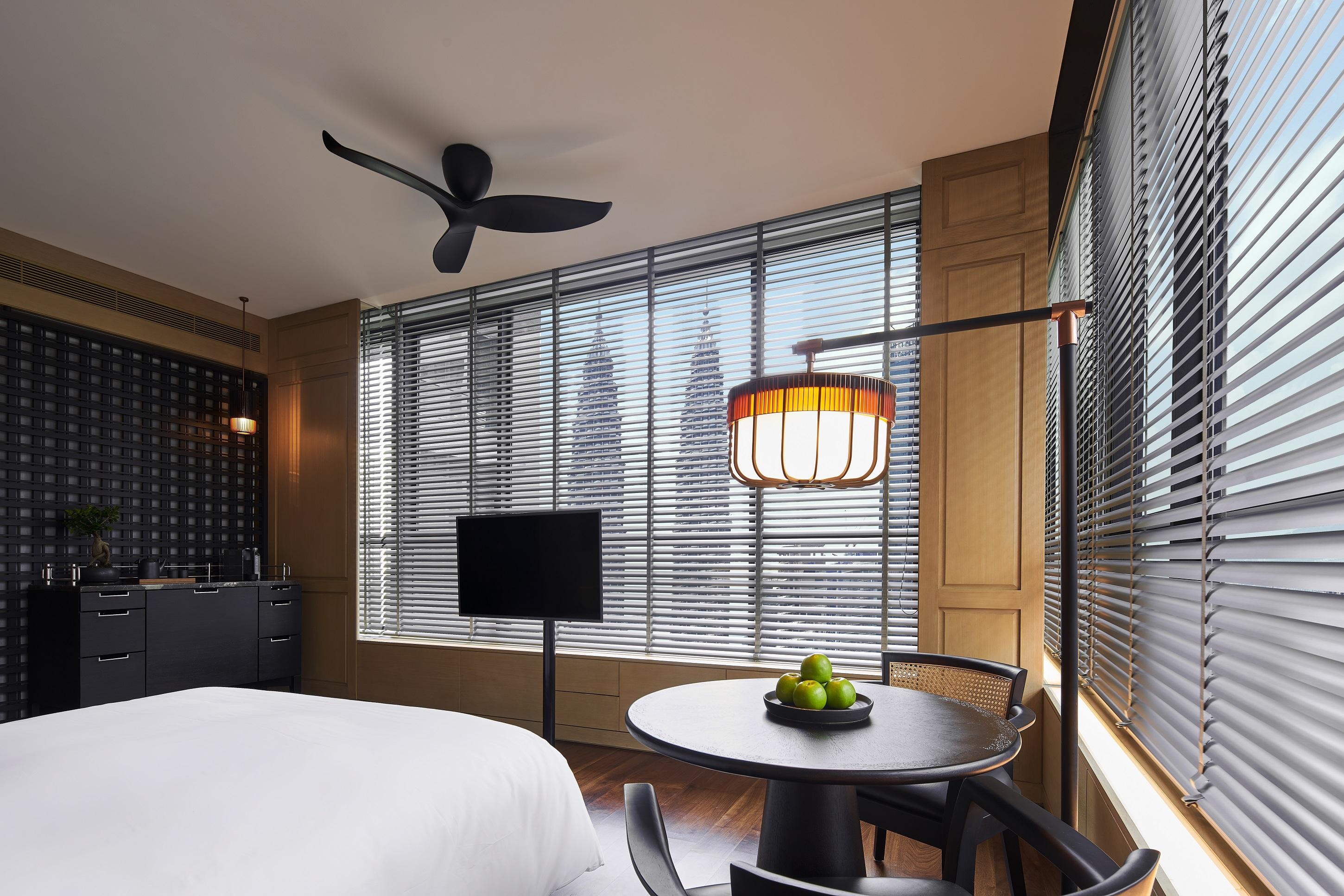 The Ruma Hotel And Residences Kuala Lumpur Exteriér fotografie A modern fan with a light kit