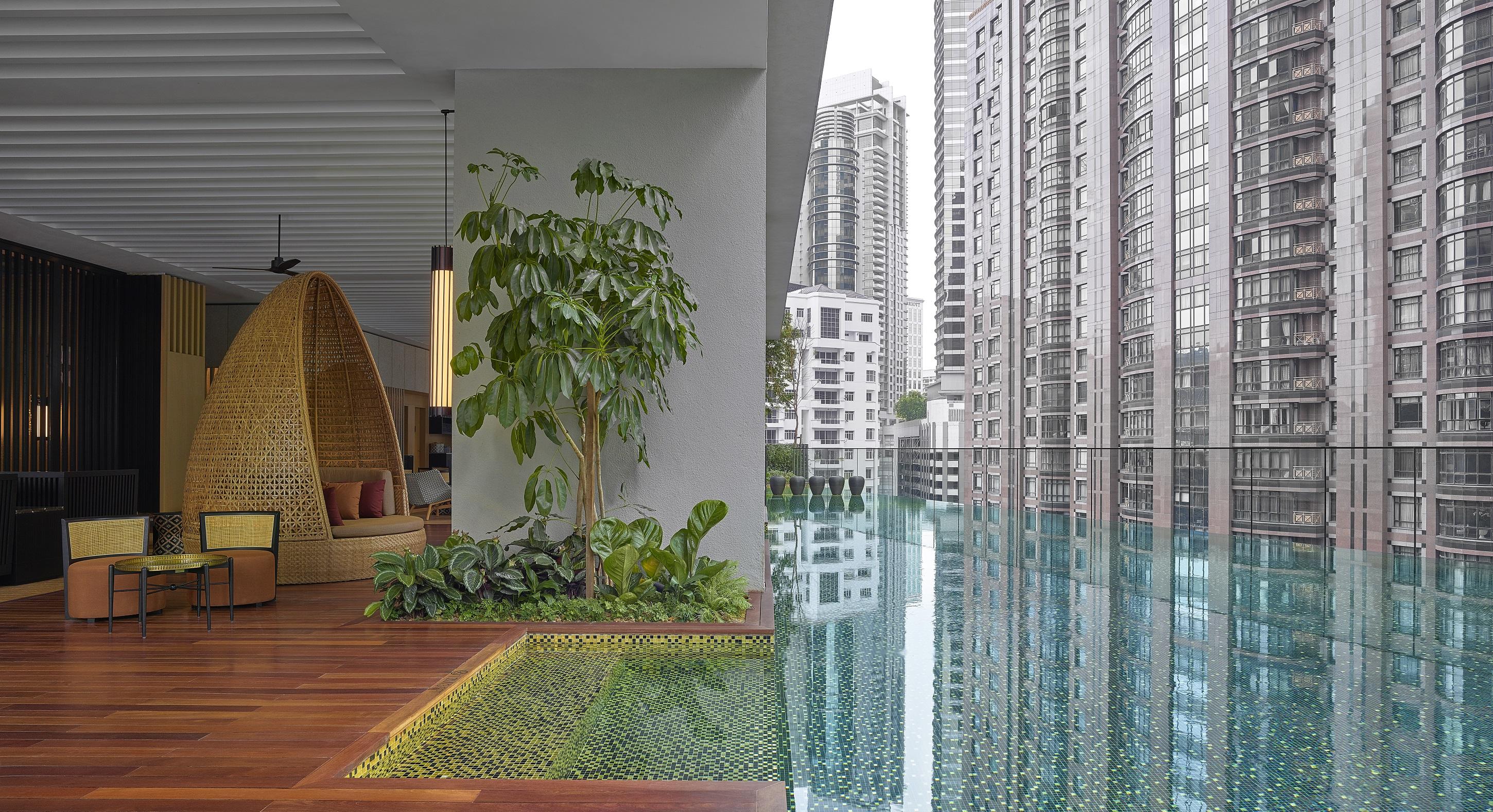 The Ruma Hotel And Residences Kuala Lumpur Exteriér fotografie The pool at the hotel