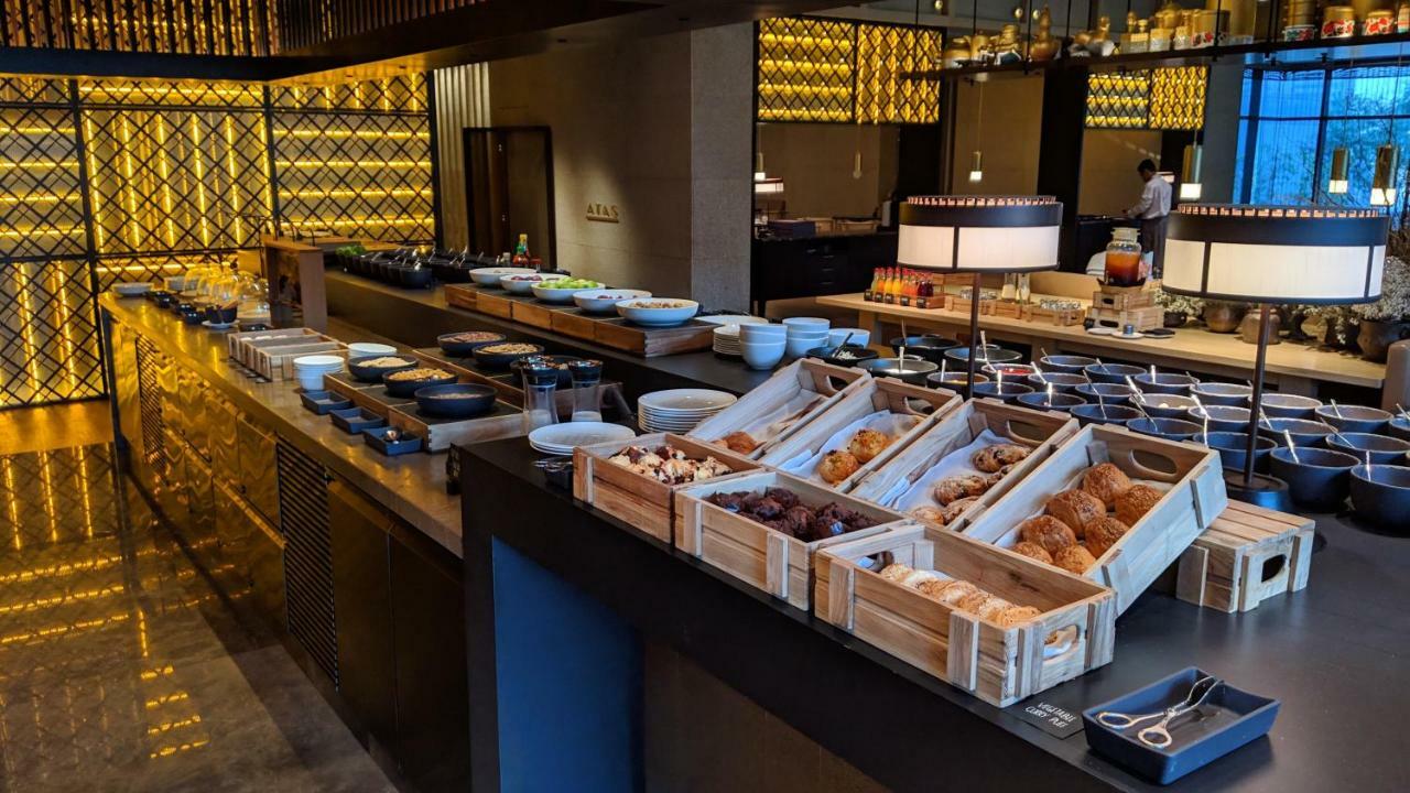 The Ruma Hotel And Residences Kuala Lumpur Exteriér fotografie A buffet at a hotel